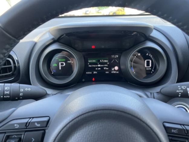 TOYOTA Yaris 116h Design  