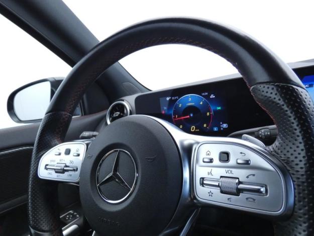 MERCEDES-BENZ GLA 200 d AMG Line  