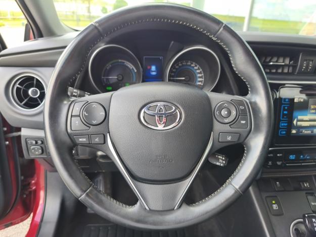 TOYOTA Auris Hybrid Design Edition  