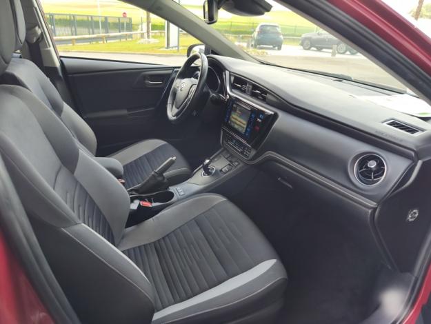 TOYOTA Auris Hybrid Design Edition  