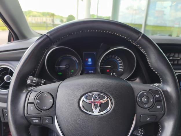 TOYOTA Auris Hybrid Design Edition  