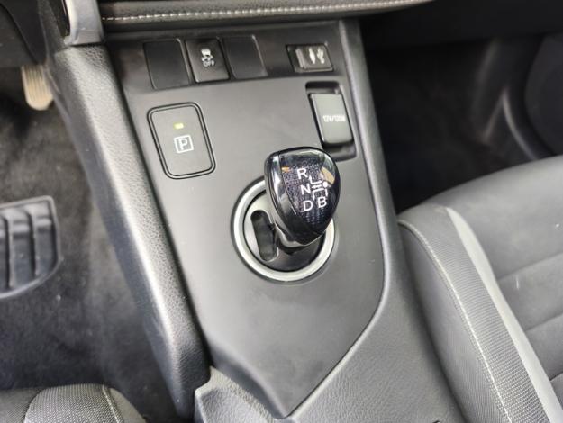 TOYOTA Auris Hybrid Design Edition  