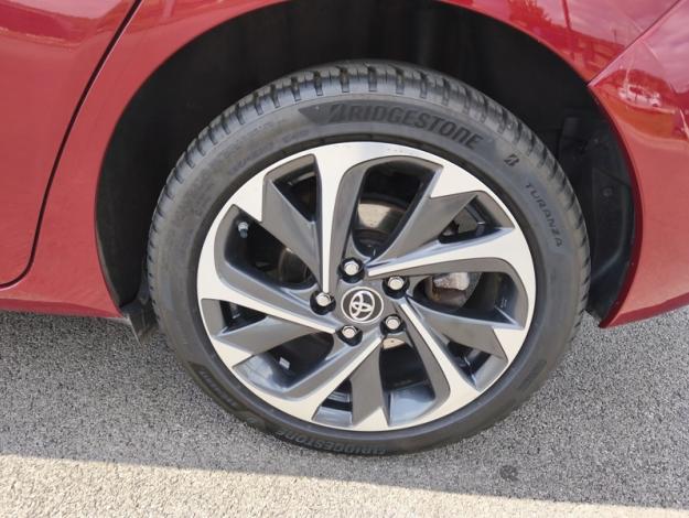 TOYOTA Auris Hybrid Design Edition  