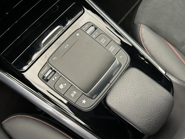 MERCEDES-BENZ GLA 200 d AMG Line  