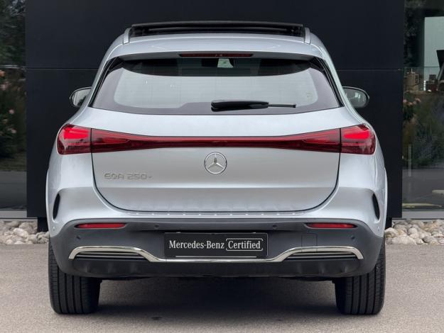 MERCEDES-BENZ EQA 250+ AMG Line  