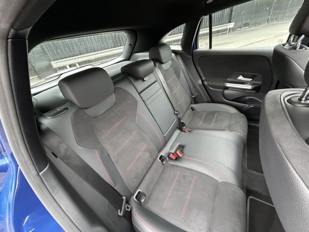 MERCEDES-BENZ EQA 250+ AMG Line  