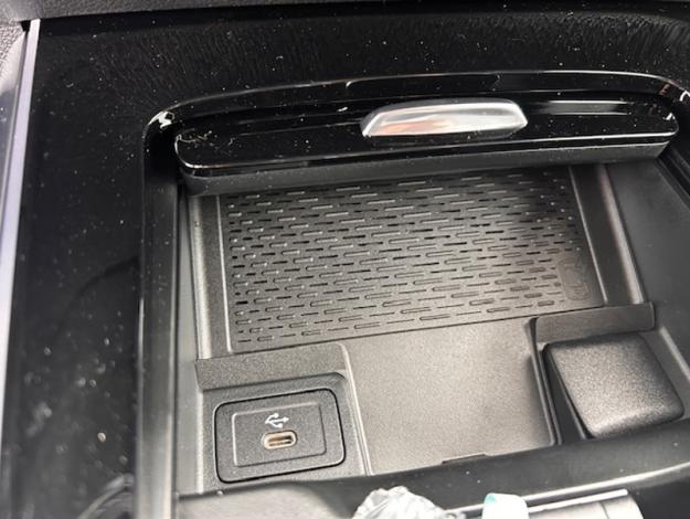 MERCEDES-BENZ GLA 180 d AMG Line - SAGA Huy (+32 85 23 69 00) 