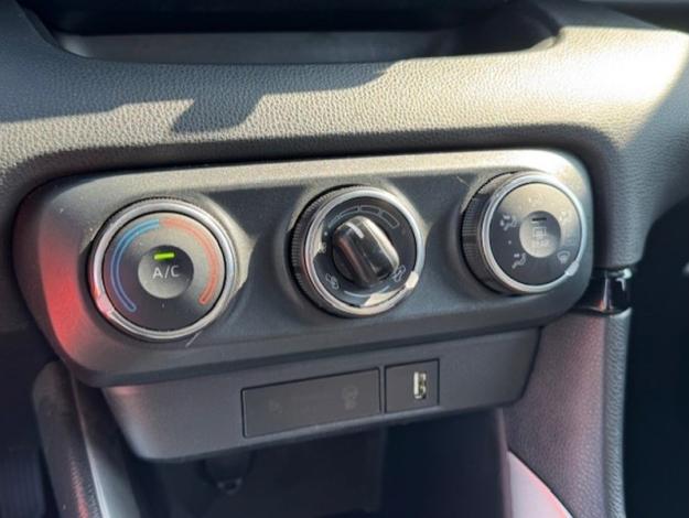 TOYOTA Yaris 120 VVT-i Dynamic MY22  