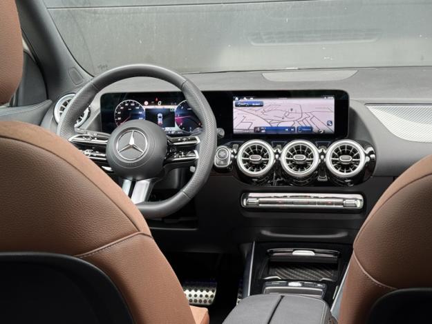 MERCEDES-BENZ GLA 200 d AMG Line  GLA 200 d AMG Line
