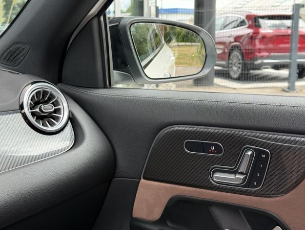 MERCEDES-BENZ GLA 200 d AMG Line  GLA 200 d AMG Line