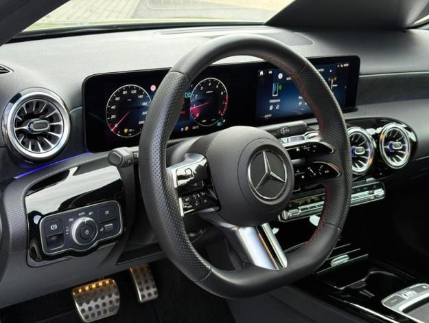 MERCEDES-BENZ A-Klasse A 180 AMG Line