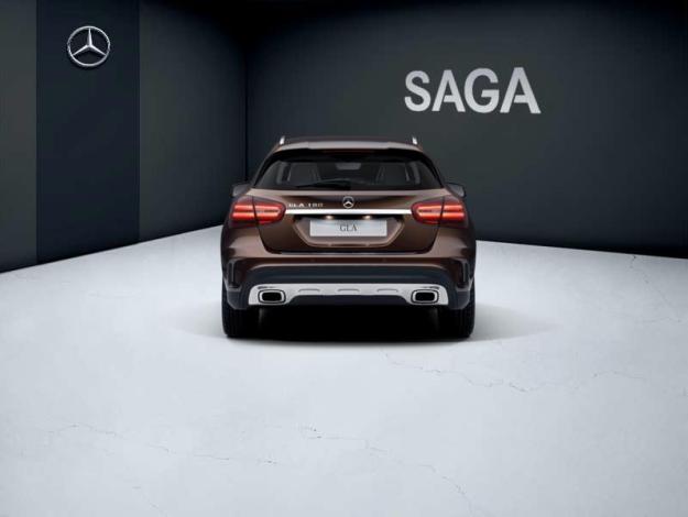 MERCEDES-BENZ GLA 180 Fascination  