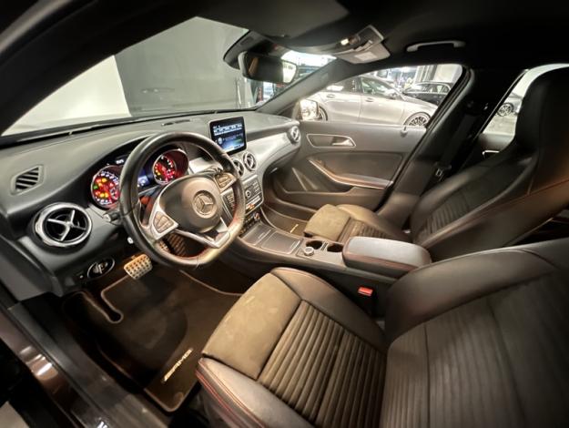 MERCEDES-BENZ GLA 180 Fascination  