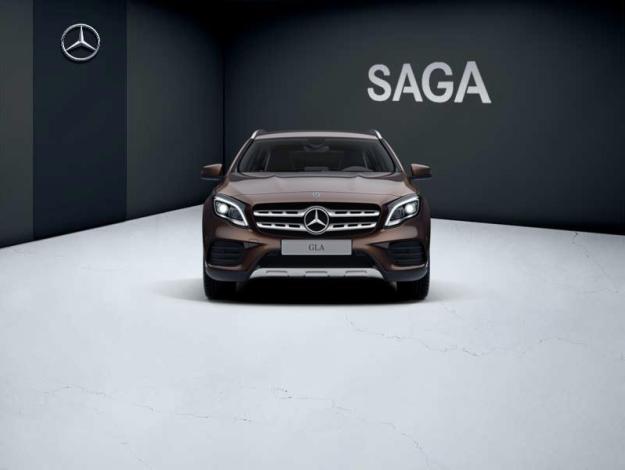 MERCEDES-BENZ GLA 180 Fascination  