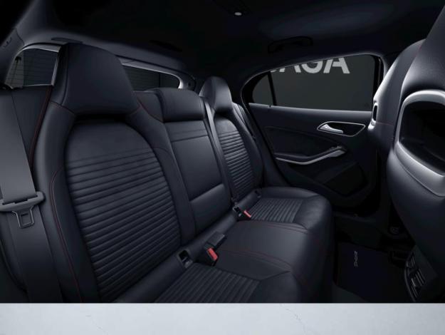 MERCEDES-BENZ GLA 180 Fascination  