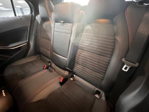MERCEDES-BENZ GLA 180 Fascination  