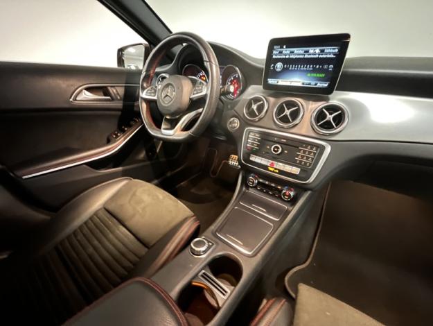 MERCEDES-BENZ GLA 180 Fascination  
