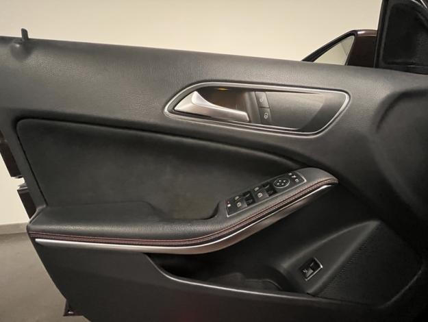 MERCEDES-BENZ GLA 180 Fascination  