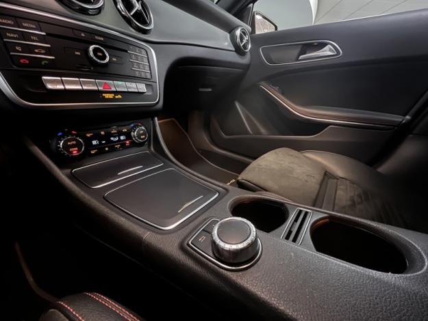 MERCEDES-BENZ GLA 180 Fascination  