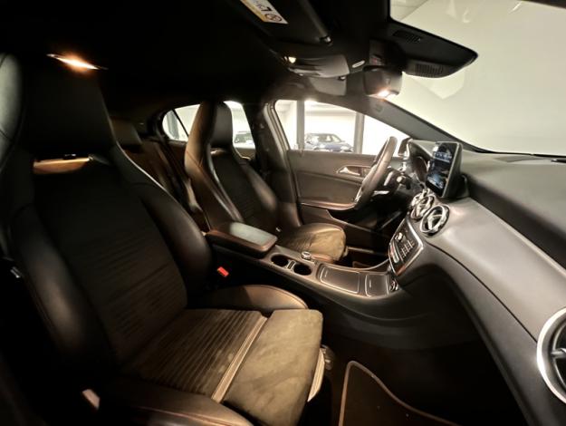 MERCEDES-BENZ GLA 180 Fascination  