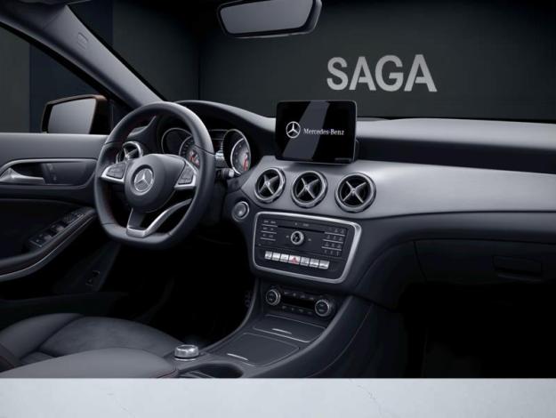 MERCEDES-BENZ GLA 180 Fascination  