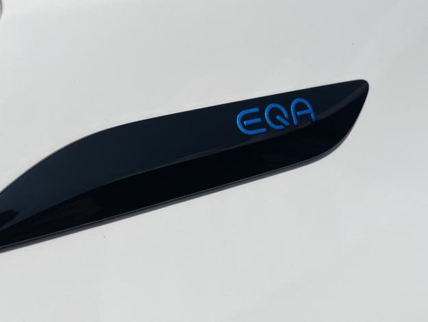 MERCEDES-BENZ EQA 250 AMG Line  