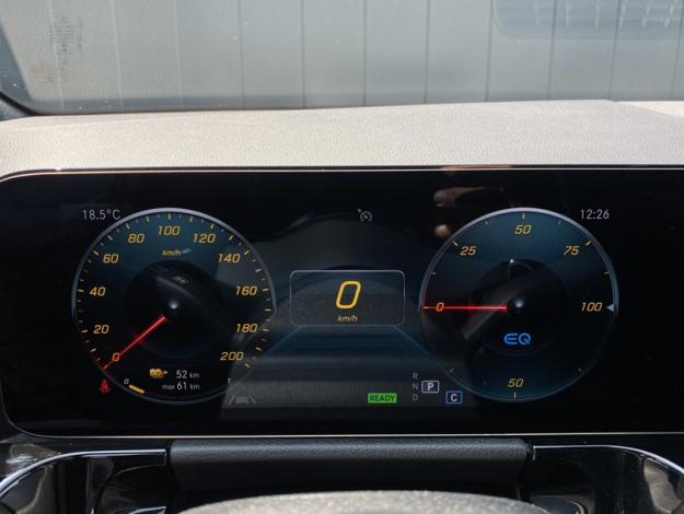 MERCEDES-BENZ EQA 250 AMG Line  