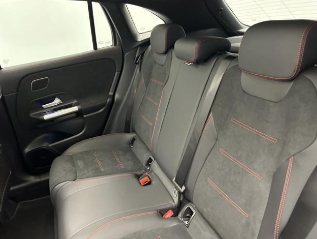 MERCEDES-BENZ GLA 200 d AMG Line  GLA 200 d AMG Line