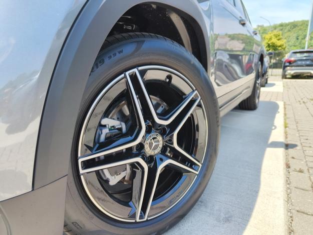 MERCEDES-BENZ GLB 200 d AMG Line - SAGA Huy (+32 85 23 69 00) 