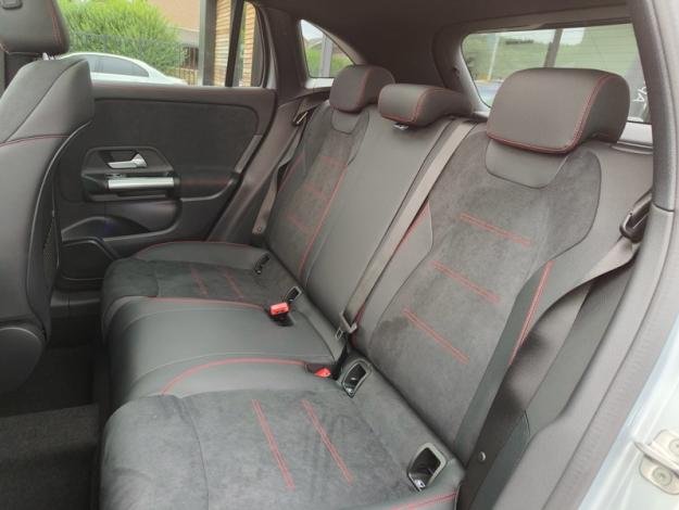 MERCEDES-BENZ GLA 180 d AMG Line - SAGA Huy (+32 85 23 69 00) 