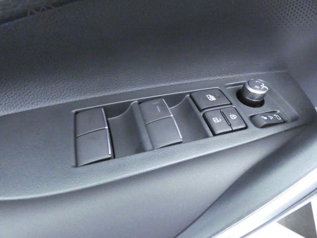 TOYOTA Corolla Hybride 1.8L 140h Design  