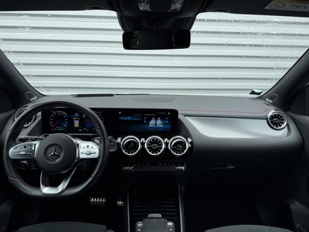 MERCEDES-BENZ EQA 250+ AMG Line  