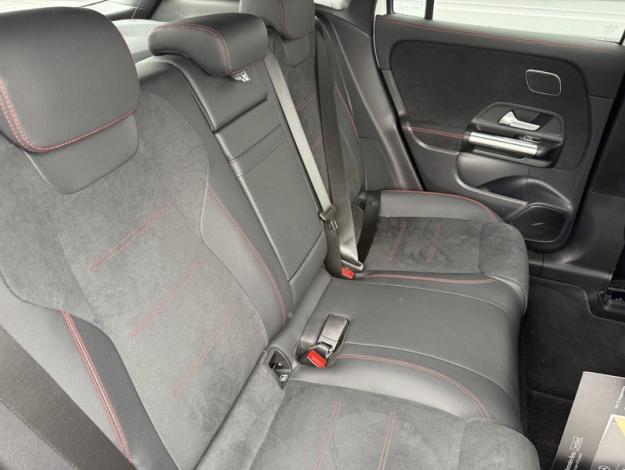 MERCEDES-BENZ EQA 250+ AMG Line  