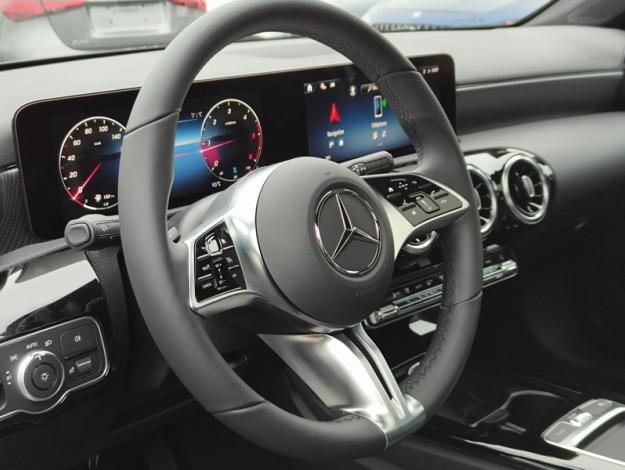 MERCEDES-BENZ A-Klasse A 180 Essential Line