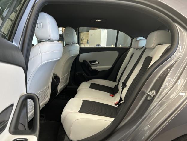 MERCEDES-BENZ A-Klasse A 200 Launch Edition