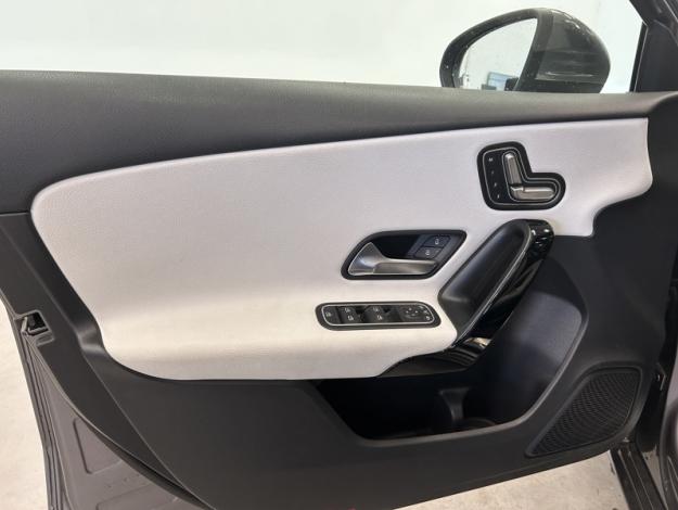MERCEDES-BENZ A-Klasse A 200 Launch Edition