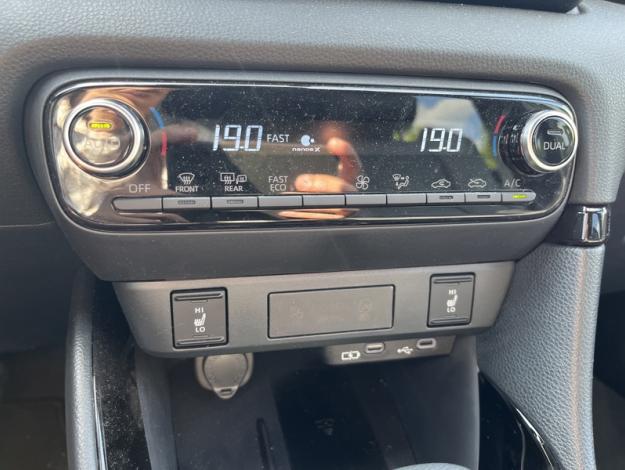 TOYOTA Yaris Hybrid Collection   