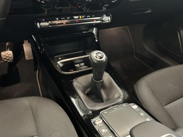 MERCEDES-BENZ A-Klasse A 180 d 'Business Solution - 6M'