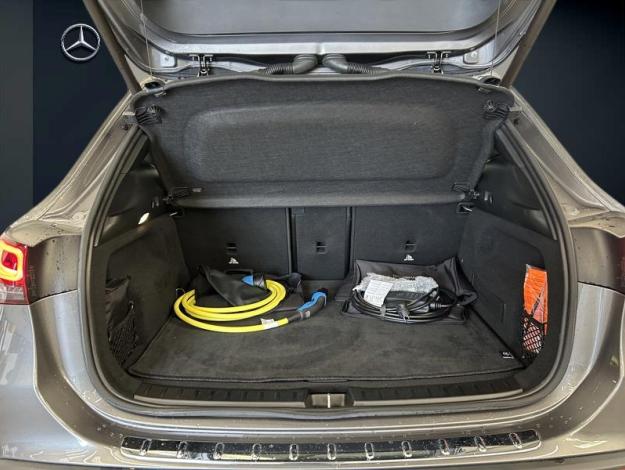 MERCEDES-BENZ EQA 250 AMG Line Pano PREMIUM PLUS  