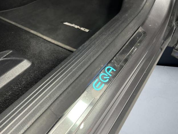 MERCEDES-BENZ EQA 250 AMG Line Pano PREMIUM PLUS  
