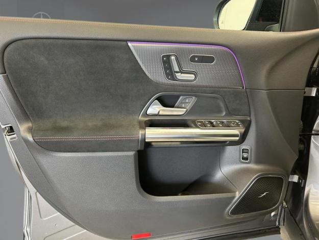 MERCEDES-BENZ EQA 250 AMG Line Pano PREMIUM PLUS  