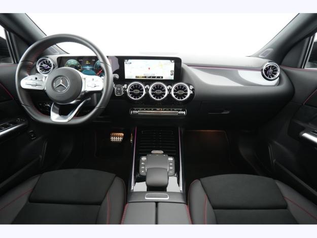 MERCEDES-BENZ GLA 180 d AMG Pack Night PREMIUM PLUS  