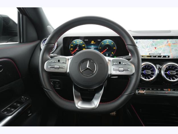 MERCEDES-BENZ GLA 180 d AMG Pack Night PREMIUM PLUS  