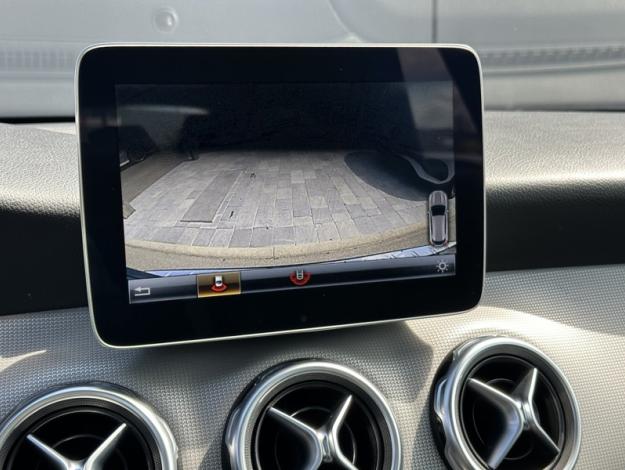 MERCEDES-BENZ GLA 200 d Sensation  