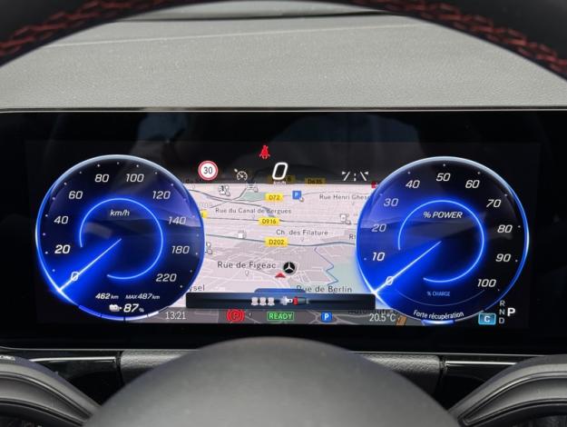 MERCEDES-BENZ EQA 250+ AMG Line  
