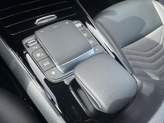 MERCEDES-BENZ GLA 180 D STYLE  