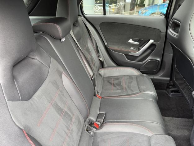 MERCEDES-BENZ A-Klasse A 180 d Launch Edition