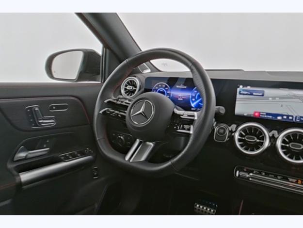 MERCEDES-BENZ EQA 250 + AMG Pack Night PREMIUM Attelage  