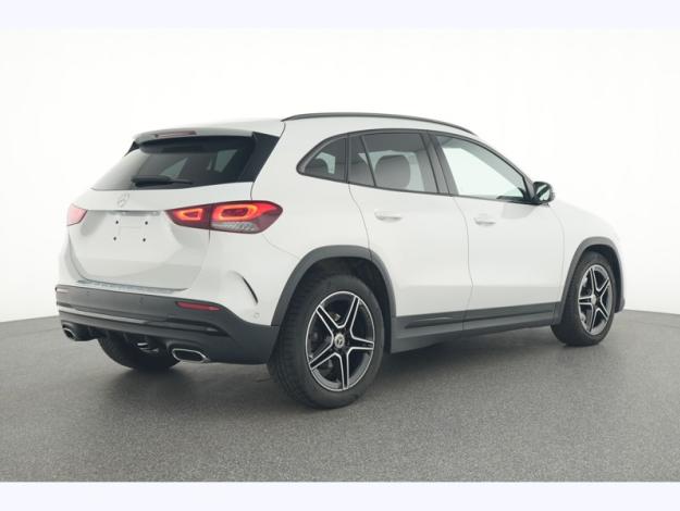 MERCEDES-BENZ GLA 180 d AMG Pack Night Toit Pano  