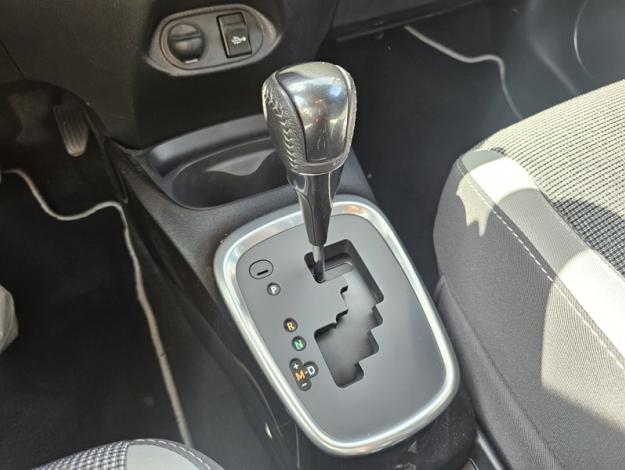 TOYOTA Yaris 110 VVT-i Design Y20 CVT  